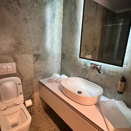 Izi Boutique Τίρανα