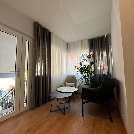 Izi Boutique * Τίρανα