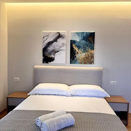 Izi Boutique تيرانا