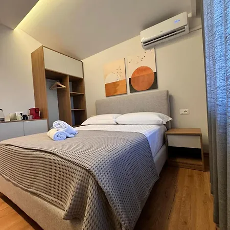 Izi Boutique تيرانا