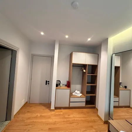 Izi Boutique * Tiran